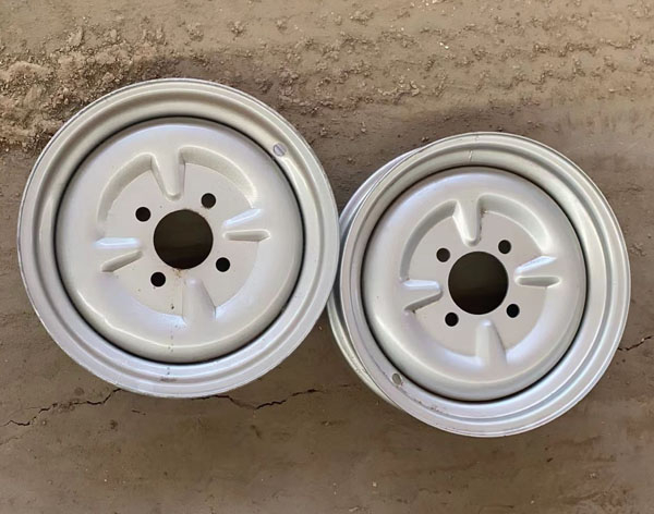 電動三輪摩托車鋼圈清洗